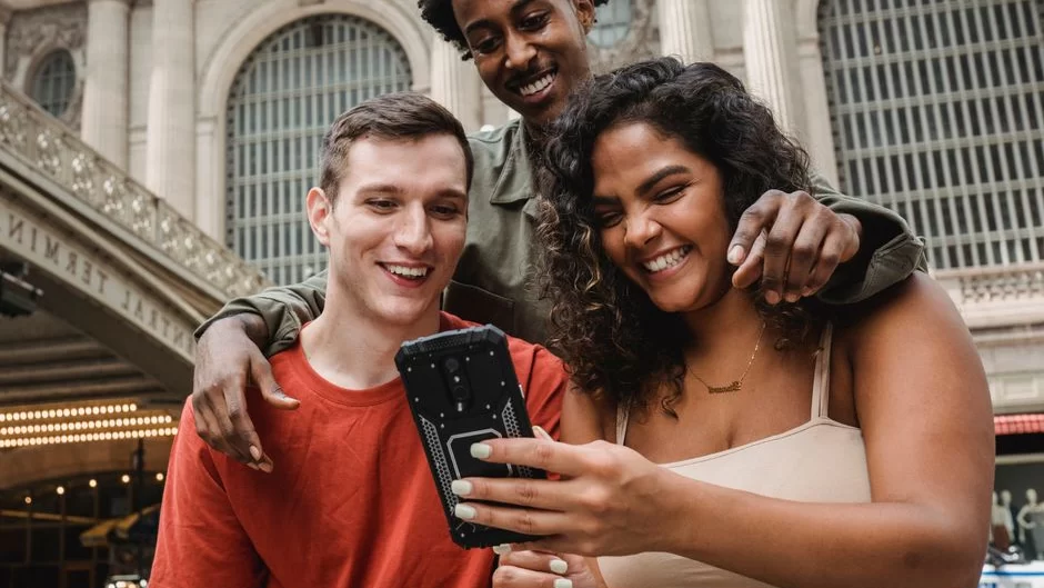 DOOGEE rugged phone display editorial de